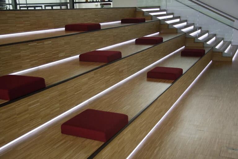 Treppenkantenprofil mit LED - LED Stufenprofile