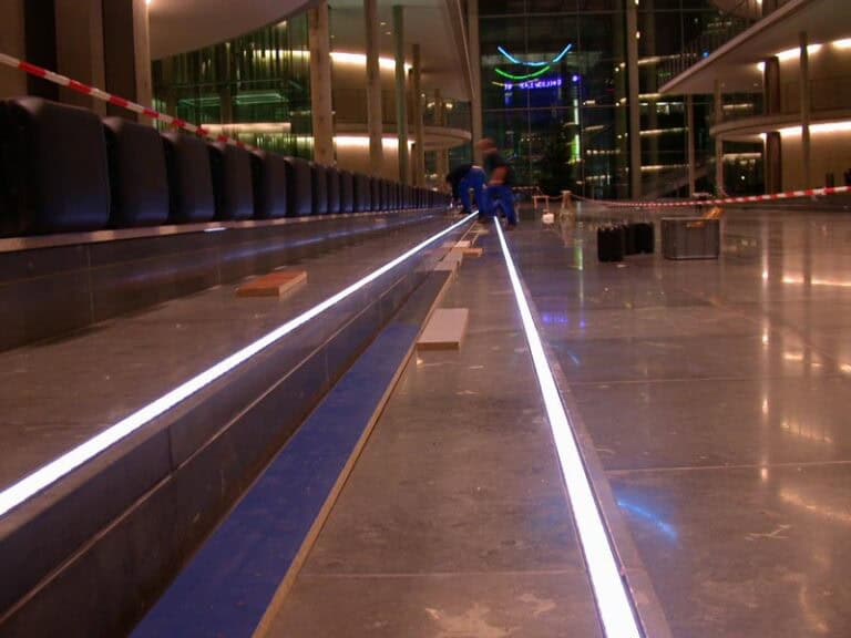 Treppenkantenprofil mit LED - LED Stufenprofile