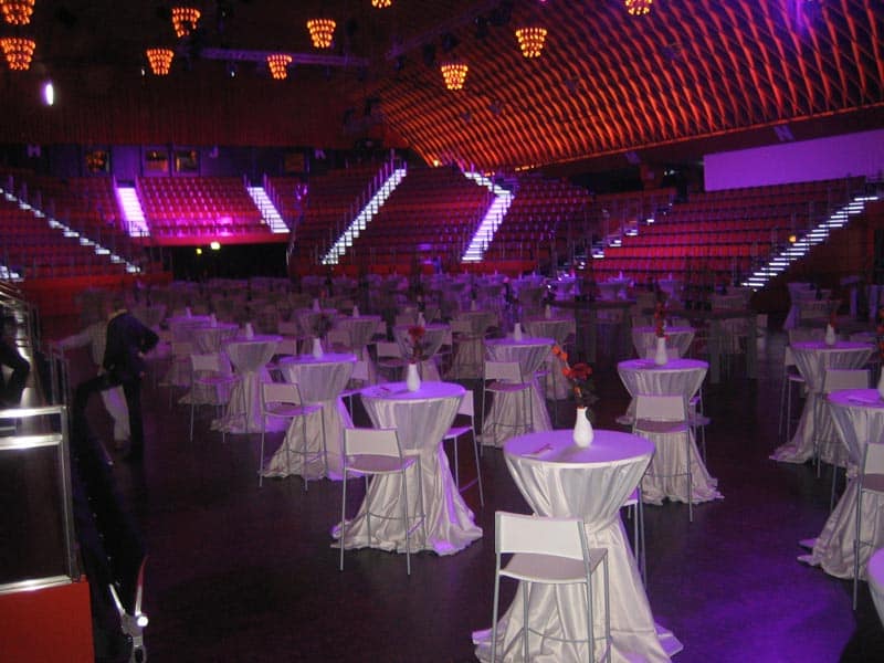 LED-Stufenprofile für Restaurants & Lounges