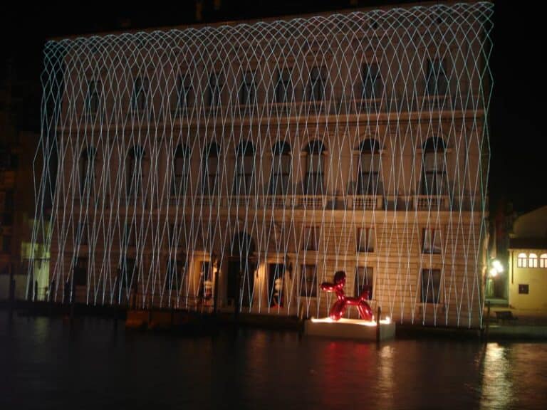 Palazzo Grassi, Venedig, "Your wave is" 2006; Olafur Eliasson Fassadenkunst mit Slimlight Fiber