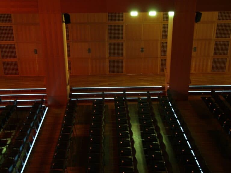 LED Stufenprofile – Stufenkantenbeleuchtung vergossen im Messingprofil